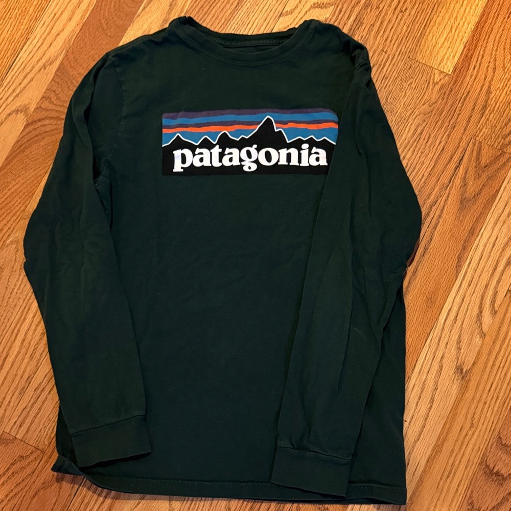 Patagonia Forest Green Logo Long Sleeve youth large